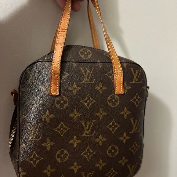 Louis Vuitton Brown Mini Bag with Iconic Monogram Pattern and Compact Design - Picture 3 of 8